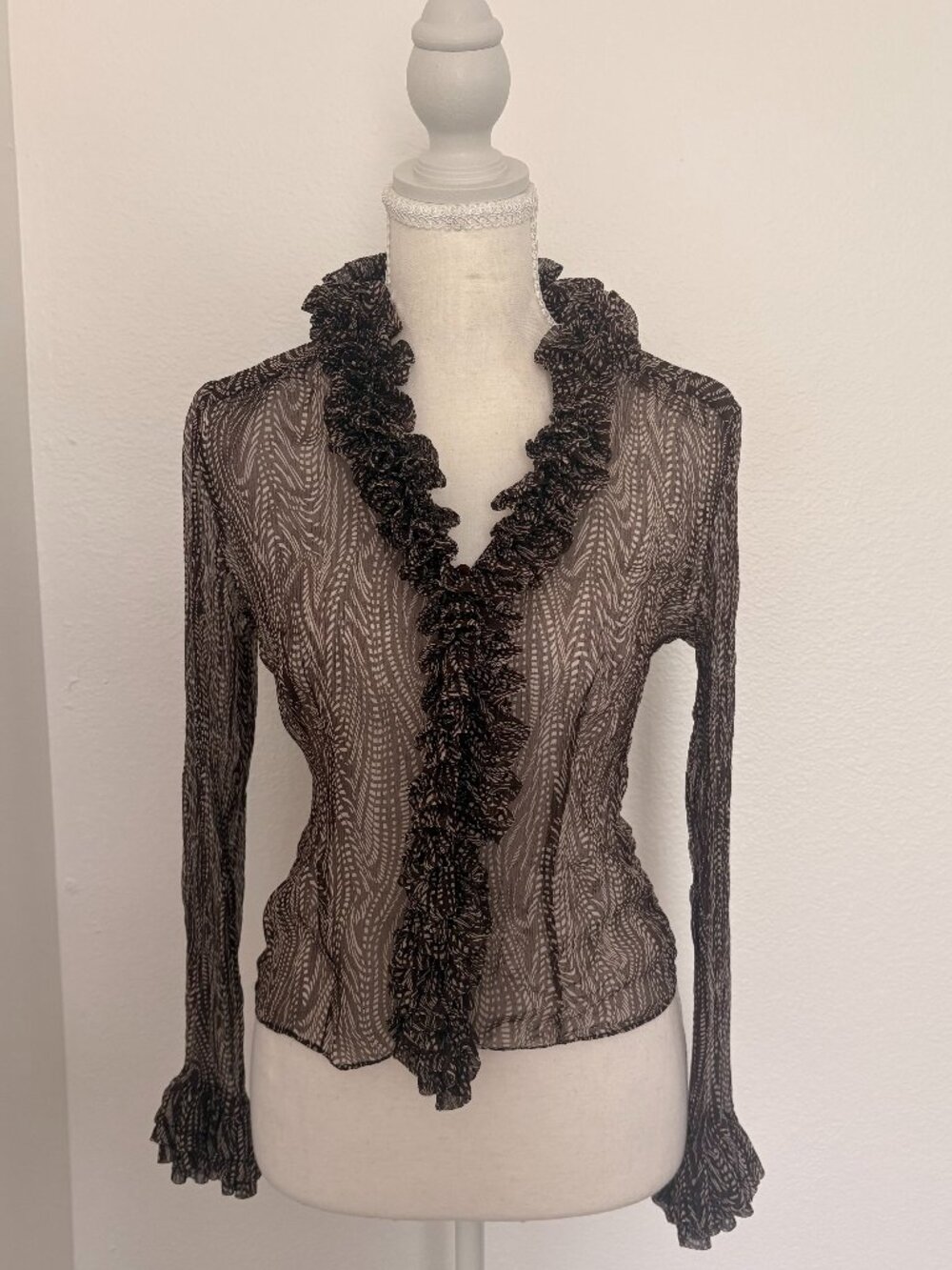 No brand boutique sheer printed top with romantic ruffle Size XS-S